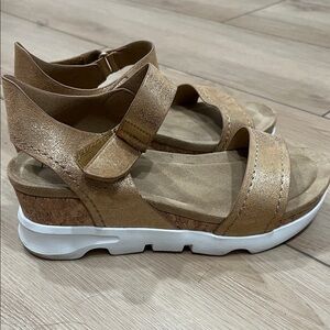 Pierre Dumas size 9 Women's Tan Sandals